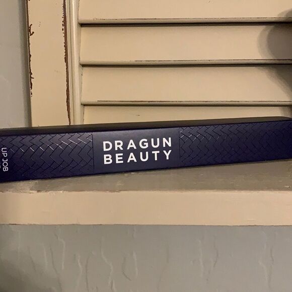 Dragun Beauty Lip job liner and sharpener - Picture 1 of 6